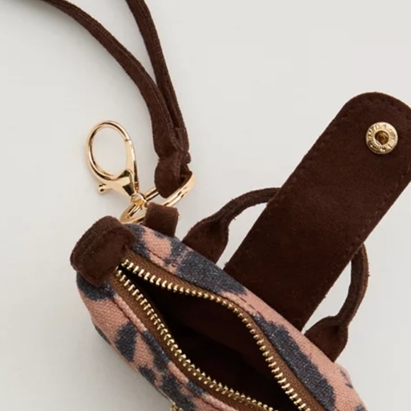 Aerie Leopard Pouchette Bag Charm - Picture 2 of 11